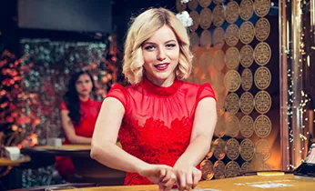 Bàn Baccarat trực tuyến tại 788bet với dealer và các lá bài